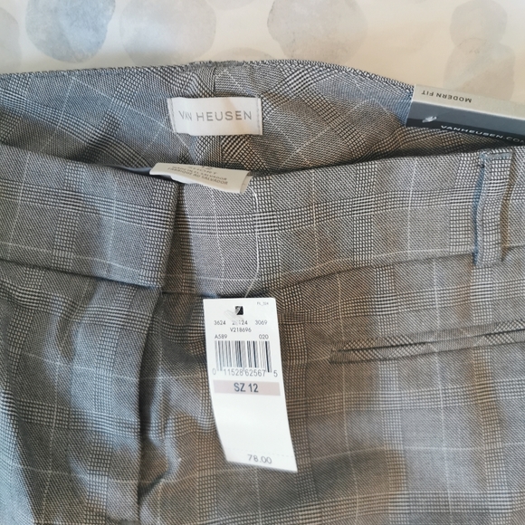 Clothing - Picture 4 of 15